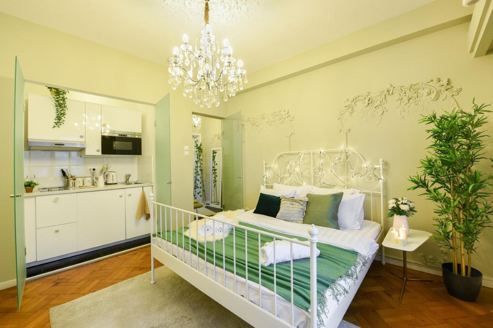 Cozy Studio Overlooking The Old Town Bukarest Kültér fotó