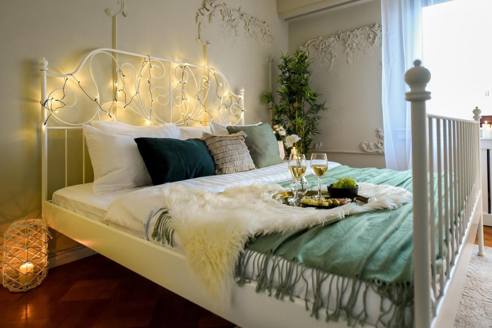 Cozy Studio Overlooking The Old Town Bukarest Kültér fotó