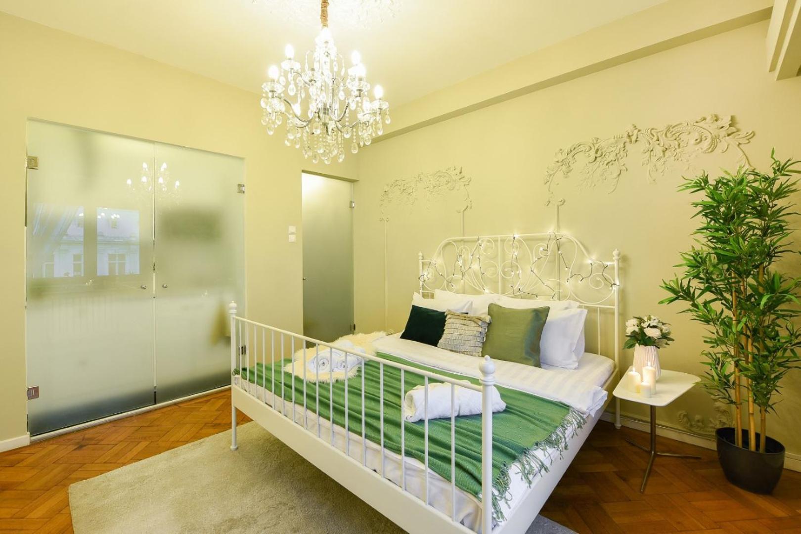 Cozy Studio Overlooking The Old Town Bukarest Kültér fotó